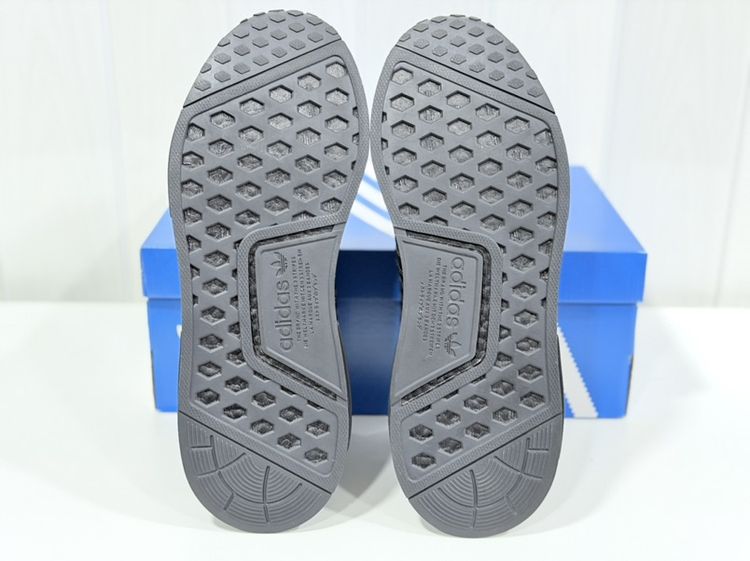 Adidas NMD R1 รูปที่ 4