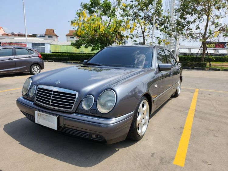 Mercedes-Benz E-Class 1996 E230 Sedan เบนซิน เกียร์อัตโนมัติ เทา รูปที่ 2