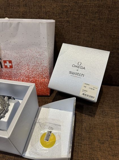 Swatch x Omega Bioceramic MoonSwatch รุ่น Mission to Earthphase รูปที่ 3