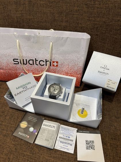 Swatch x Omega Bioceramic MoonSwatch รุ่น Mission to Earthphase รูปที่ 4
