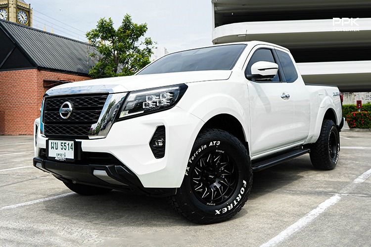 รถ Nissan Navara 2.3 Calibre E สี ขาว