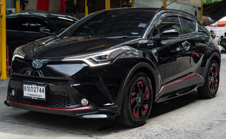 Toyota C-HR 2018 1.8 HV Hi Utility-car ไฮบริด ไม่ติดแก๊ส เกียร์อัตโนมัติ ดำ รูปที่ 2
