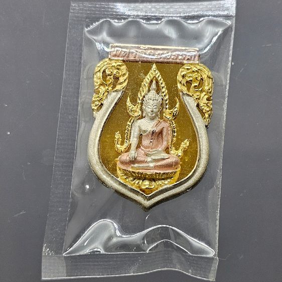 เหรียญเสมา พระพุทธชินราช เนื้อเงินสามกษัตริย์ พิมพ์เล็ก รุ่นมหาจักรพรรดิ วัดพระศรีรัตนมหาธาตุวรวิหาร ปี2545 พร้อมกล่องเดิม รูปที่ 3