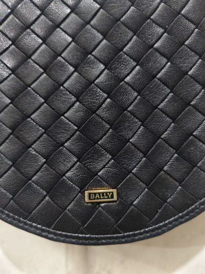 กระเป๋าสะพายข้าง Bally วินเทจ สีดำ ดีไซน์หนังสาน Intrecciato รูปที่ 4