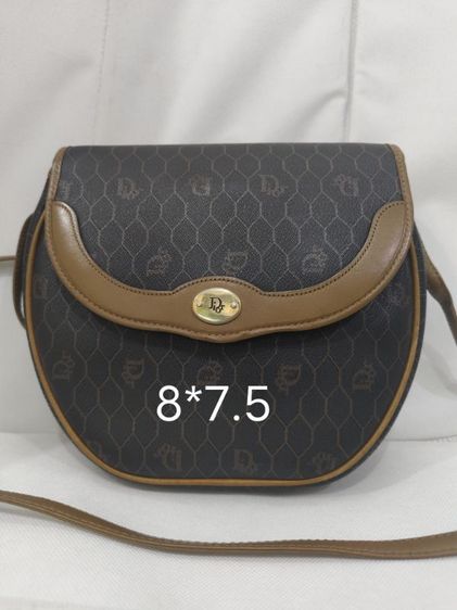 กระเป๋าสะพาย Christian Dior Honeycomb Canvas มีเอกลักษณ์ที่ลายรังผึ้งและอะไหล่โลโก้ Dior รูปที่ 11