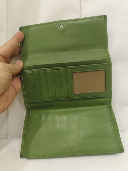 กระเป๋าสตางค์ COACH Signature Trifold Wallet รูปที่ 8