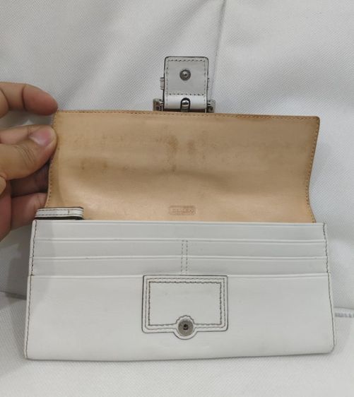 กระเป๋าสตางค์ Coach Soho สีขาวใบ รูปที่ 5