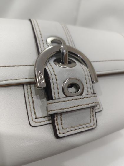 กระเป๋าสตางค์ Coach Soho สีขาวใบ รูปที่ 2