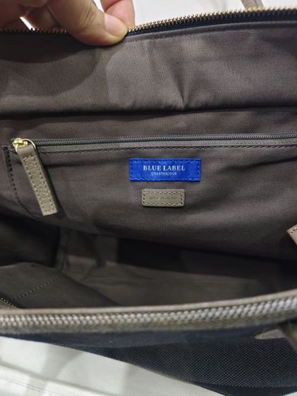 กระเป๋าทรงโท้ทลายสก็อตจากแบรนด์ Blue Label Crestbridge รูปที่ 8