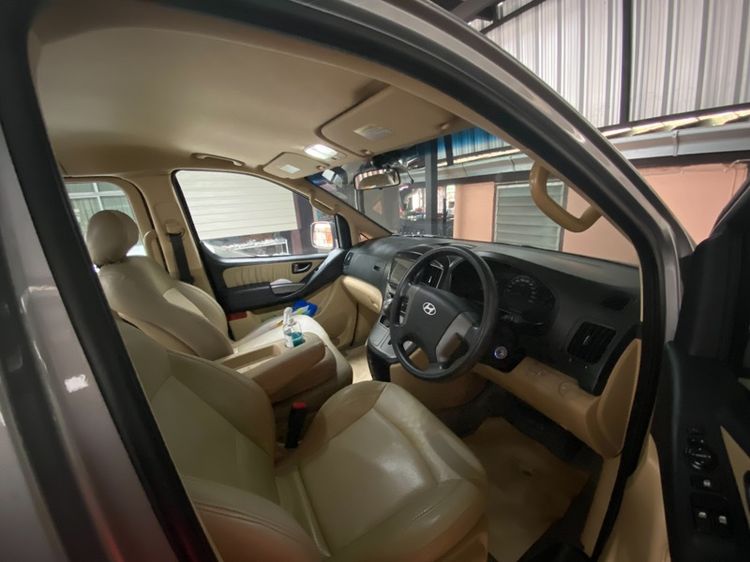 Hyundai H-1  2016 2.5 Maesto Touring Van ดีเซล เกียร์อัตโนมัติ เทา รูปที่ 4