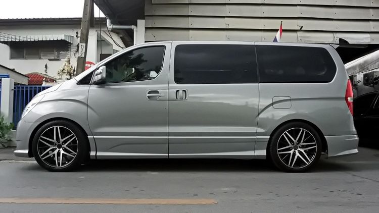 Hyundai H-1  2016 2.5 Maesto Touring Van ดีเซล เกียร์อัตโนมัติ เทา รูปที่ 3