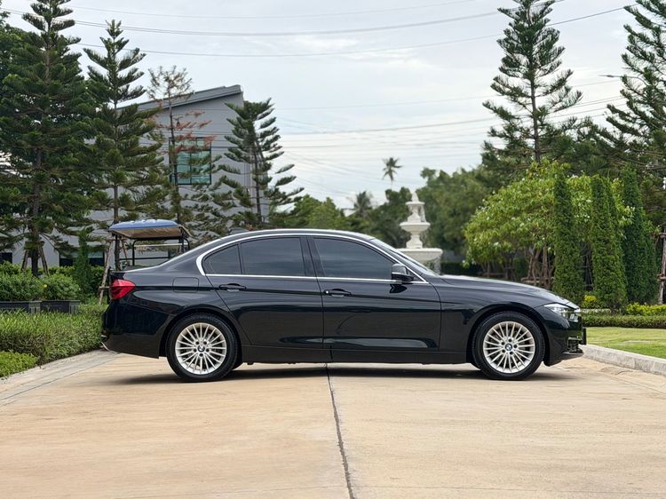BMW Series 3 2017 320d Sedan ดีเซล ไม่ติดแก๊ส เกียร์อัตโนมัติ ดำ รูปที่ 4