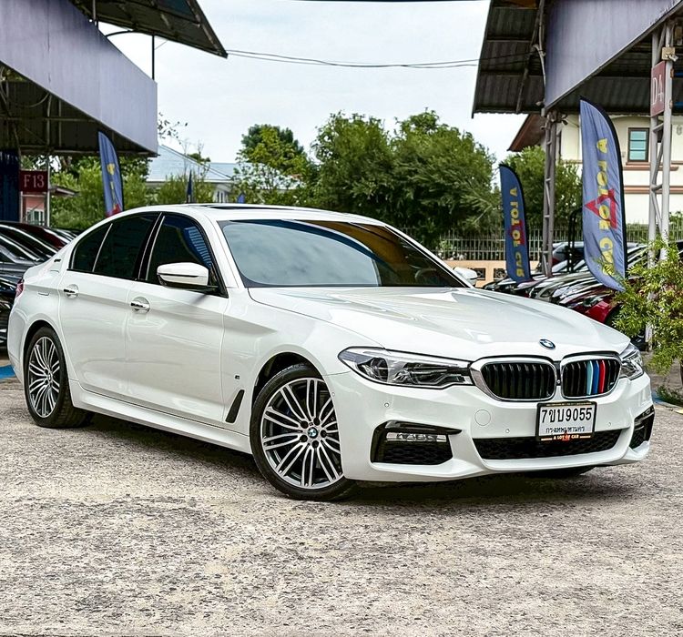 รถ BMW Series 5 530e สี ขาว