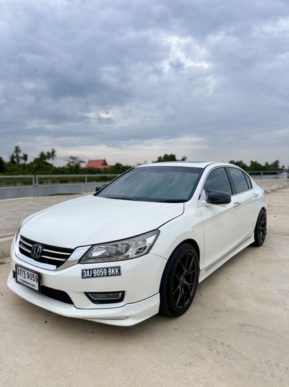 รถ Honda Accord 2.4 EL NAVI สี ขาว