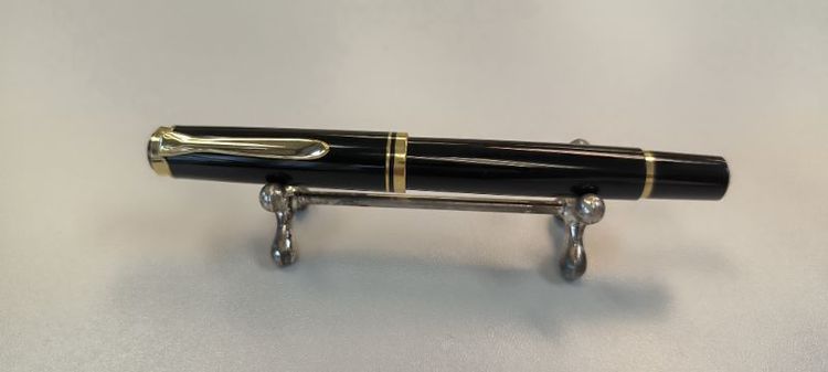 ปากกา Pelikan R400 rollerbll Pen ด้ามสีดำ