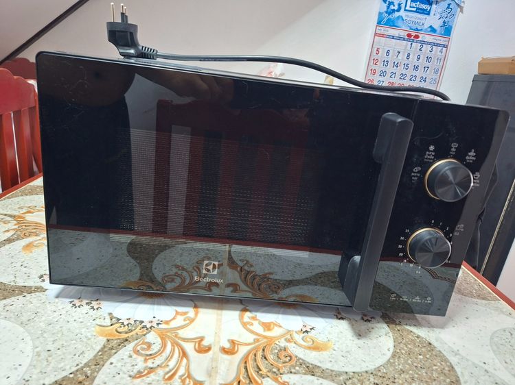 ไมโครเวฟ Electrolux EMM20K22B (UltimateTaste 300)