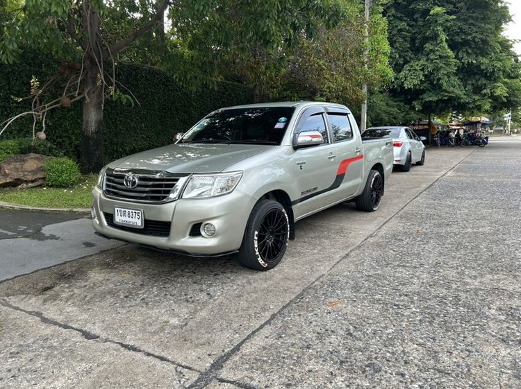 รถ Toyota Hilux Vigo 2.7 E สี เทา