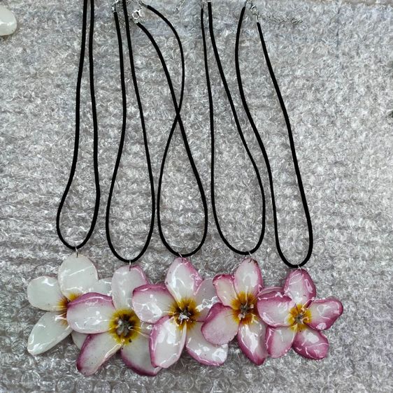 🌸 สร้อยคอจี้ดอกลีลาวดีแท้เคลือบเรซิ่น ราคาส่ง 🌸 รูปที่ 4