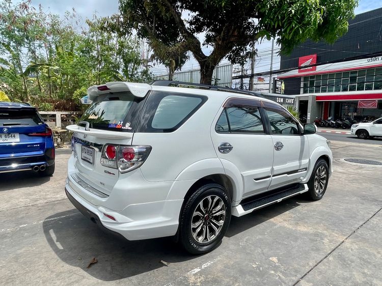 Toyota Fortuner 2014 3.0 TRD Sportivo 4WD Utility-car ดีเซล ไม่ติดแก๊ส เกียร์อัตโนมัติ ขาว รูปที่ 4