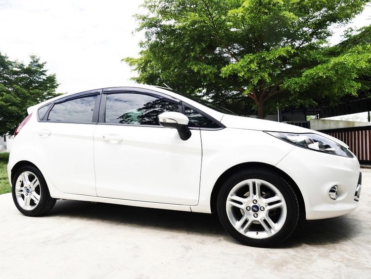 Ford Fiesta 2013 1.5 Sport Sedan เบนซิน ไม่ติดแก๊ส เกียร์อัตโนมัติ ขาว รูปที่ 2