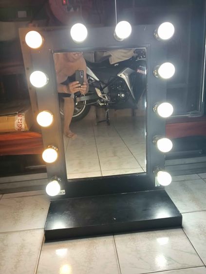 กระจกไฟปิงปอง (หรือ Hollywood Mirror)  รูปที่ 11