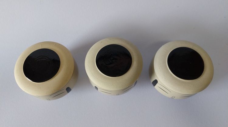 ขายถ้วยมัทฉะเซรามิกญี่ปุ่น ยกเซ็ต 3 ใบ ลายตุ๊กตาโคเคชิ Kokeshi Chawan งานวินเทจโชวะเรโทร สภาพสวย รูปที่ 4