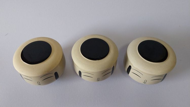 ขายถ้วยมัทฉะเซรามิกญี่ปุ่น ยกเซ็ต 3 ใบ ลายตุ๊กตาโคเคชิ Kokeshi Chawan งานวินเทจโชวะเรโทร สภาพสวย รูปที่ 2
