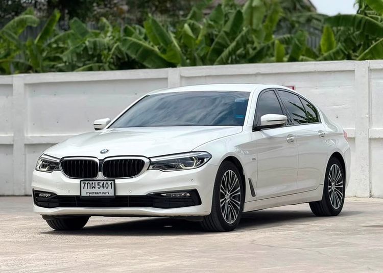 รถ BMW Series 5 520d สี ขาว