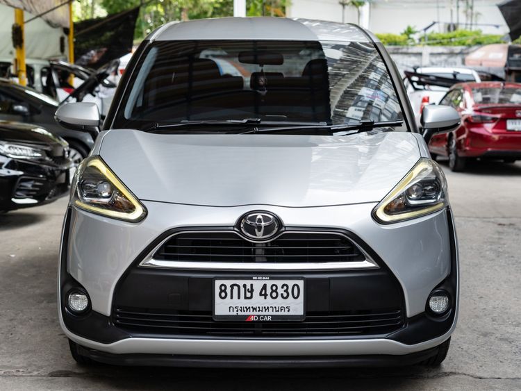 รถ Toyota Sienta 1.5 V สี เทา