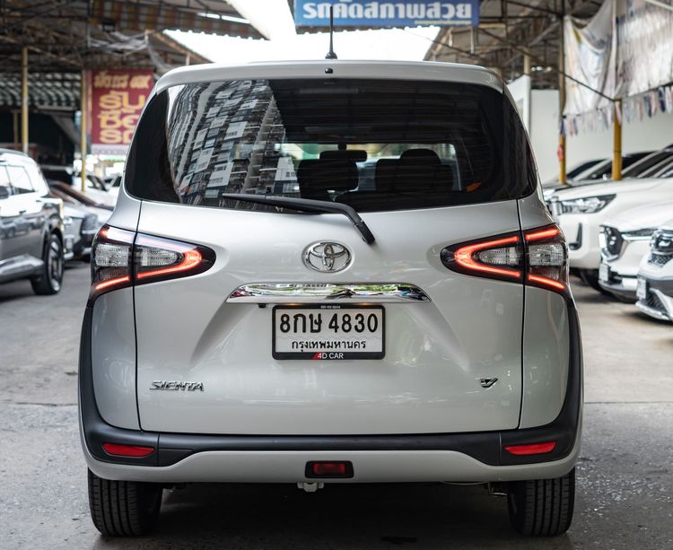 Toyota Sienta 2019 1.5 V Utility-car เบนซิน ไม่ติดแก๊ส เกียร์อัตโนมัติ เทา รูปที่ 4