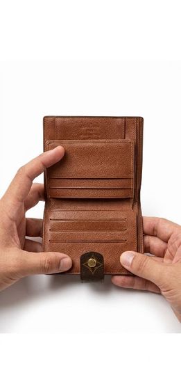 กระเป๋าสตางค์ LV Compact Wallet ลาย Monogram แท้ รูปที่ 2