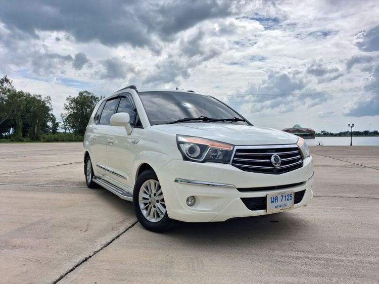 รถ Ssangyong Stavic 2.0 SV200 สี ขาว