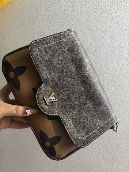 Louis Vuitton หนัง PU หญิง น้ำตาล ส่งต่อกระเป๋าสะพายข้างแฟชั่นมือสอง ลายคลาสสิกสวยชิค สภาพดี ราคาเบาๆ ค่ะ ✨