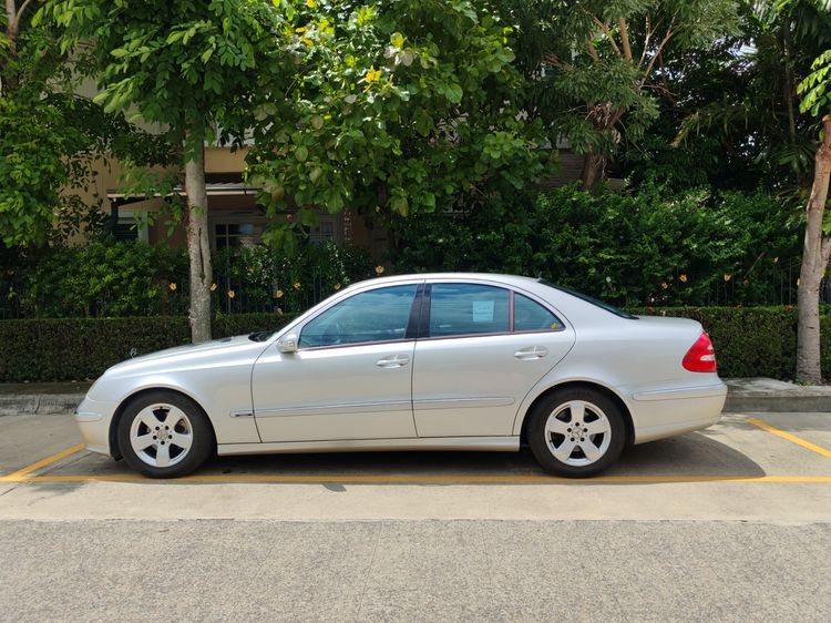 รถ Mercedes-Benz E-Class E240 สี บรอนซ์เงิน
