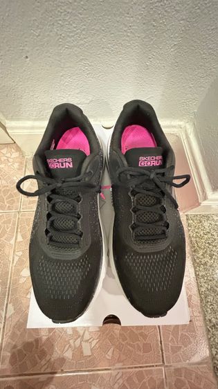 รองเท้า SKECHERS MAX CUSHIONING ARCH FIT GORUN มือสอง รูปที่ 8