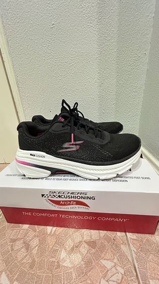 รองเท้า SKECHERS MAX CUSHIONING ARCH FIT GORUN มือสอง รูปที่ 9