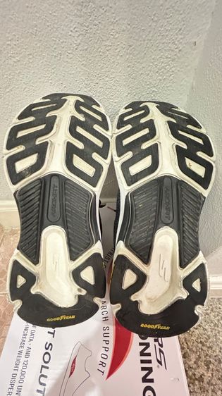 รองเท้า SKECHERS MAX CUSHIONING ARCH FIT GORUN มือสอง รูปที่ 6