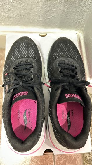 รองเท้า SKECHERS MAX CUSHIONING ARCH FIT GORUN มือสอง รูปที่ 3
