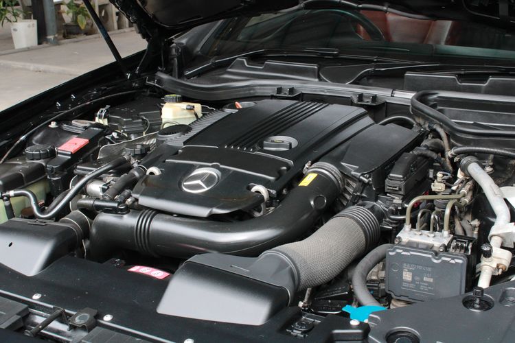Mercedes-Benz SLK-Class 2012 SLK200 Kompressor AMG Sedan เบนซิน ไม่ติดแก๊ส เกียร์อัตโนมัติ ดำ รูปที่ 4