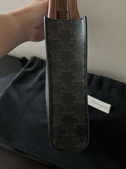 กระเป๋า Celine mini Triomphe Vertical Cabas ปี 2023 รูปที่ 6