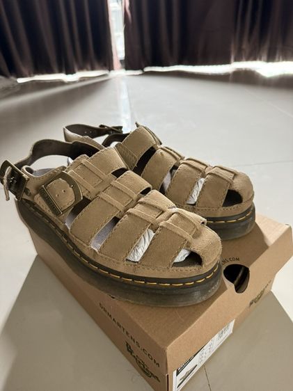 Dr. Martens รุ่น Wrenlie Bronx Suede Fisherman รองเท้าแตะหนังกลับ