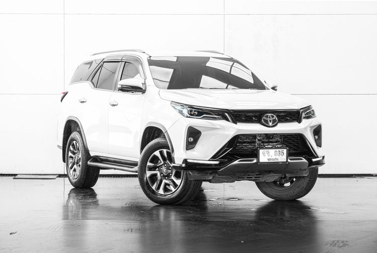 Toyota Fortuner 2023 2.4 Leader V Utility-car ดีเซล ไม่ติดแก๊ส เกียร์อัตโนมัติ ขาว รูปที่ 2