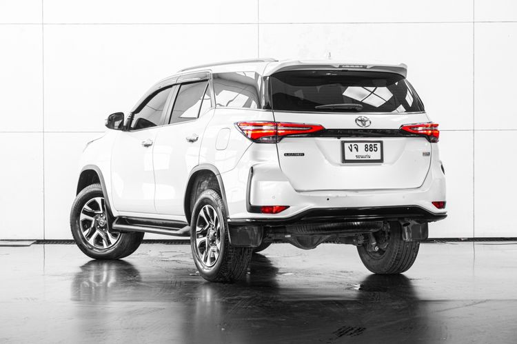 Toyota Fortuner 2023 2.4 Leader V Utility-car ดีเซล ไม่ติดแก๊ส เกียร์อัตโนมัติ ขาว รูปที่ 4