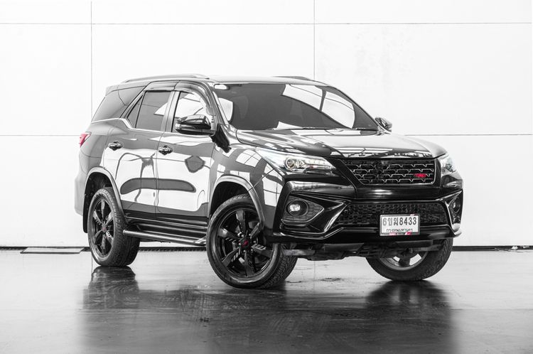 Toyota Fortuner 2017 2.8 V TRD Sportivo 4WD Utility-car ดีเซล ไม่ติดแก๊ส เกียร์อัตโนมัติ ดำ รูปที่ 2