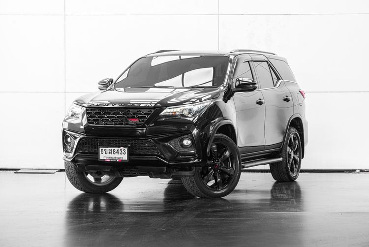 รถ Toyota Fortuner 2.8 V TRD Sportivo 4WD สี ดำ
