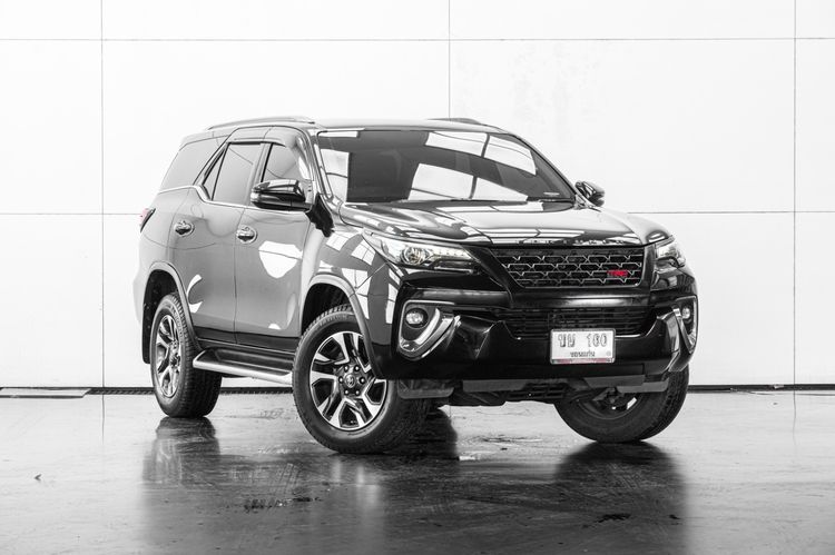 Toyota Fortuner 2019 2.4 V Utility-car ดีเซล ไม่ติดแก๊ส เกียร์อัตโนมัติ ขาว รูปที่ 2