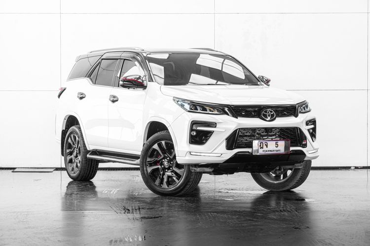 Toyota Fortuner 2025 2.8 GR Sport Sport Black Top 4WD Utility-car ดีเซล ไม่ติดแก๊ส เกียร์อัตโนมัติ ขาว รูปที่ 2