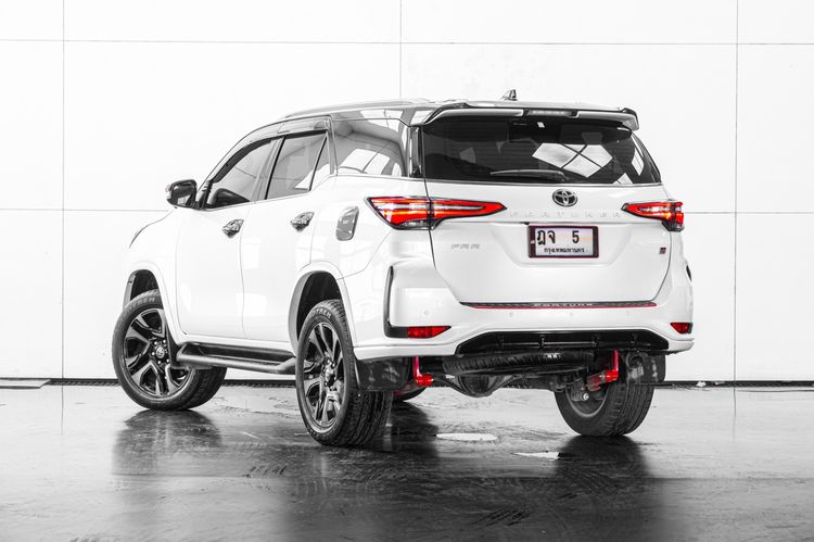 Toyota Fortuner 2025 2.8 GR Sport Sport Black Top 4WD Utility-car ดีเซล ไม่ติดแก๊ส เกียร์อัตโนมัติ ขาว รูปที่ 4
