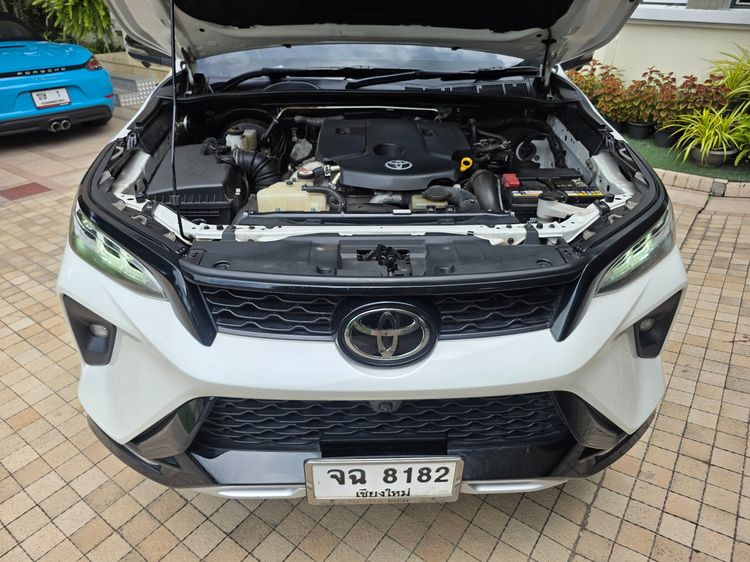 Toyota Fortuner 2023 2.4 Legender Black Top 4WD Utility-car ดีเซล ไม่ติดแก๊ส เกียร์อัตโนมัติ ขาว รูปที่ 3