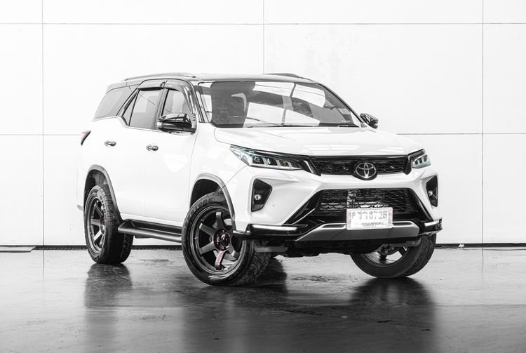 Toyota Fortuner 2020 2.8 Legender Black Top 4WD Utility-car ดีเซล ไม่ติดแก๊ส เกียร์อัตโนมัติ ขาว รูปที่ 2